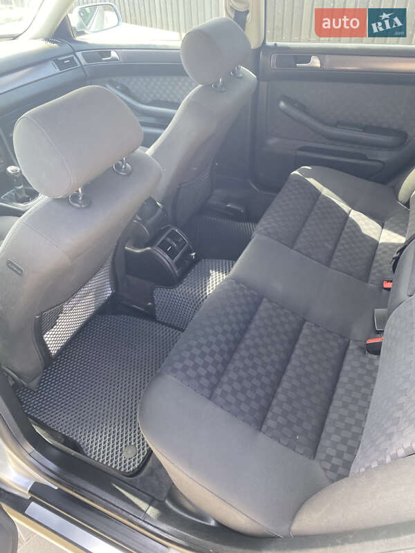 Универсал Audi A6 2003 в Жовкве