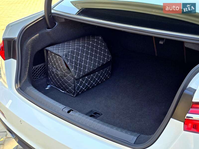 Седан Audi A6 2019 в Першотравенске