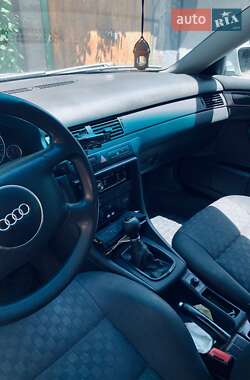 Седан Audi A6 2001 в 