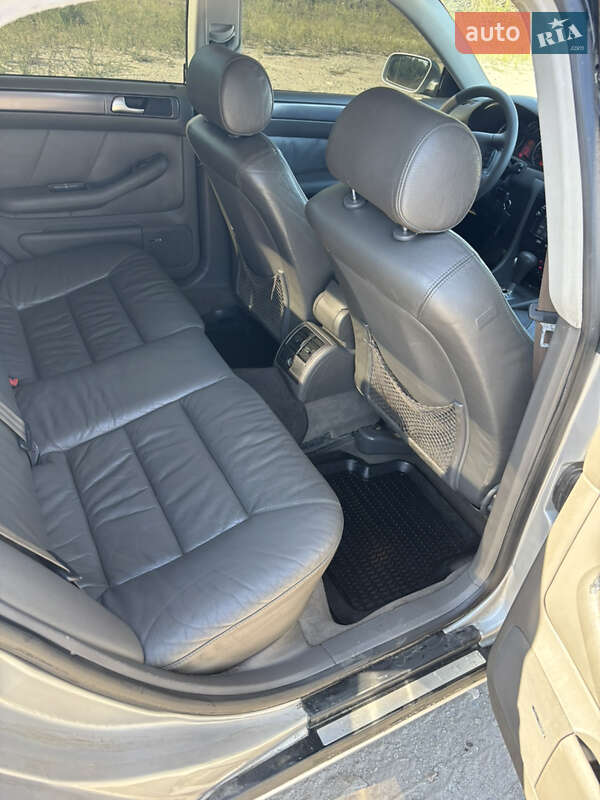 Седан Audi A6 2004 в Смілі