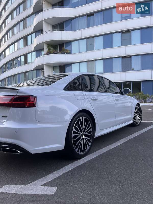 Седан Audi A6 2016 в 