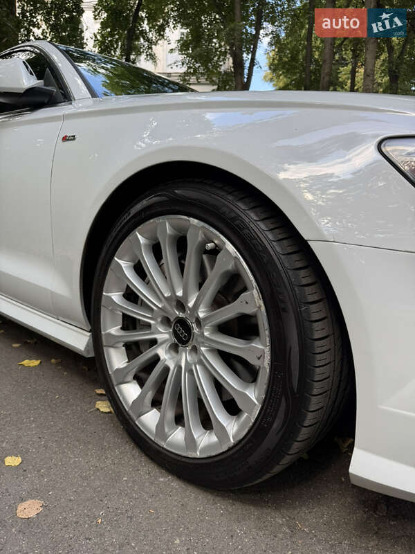 Седан Audi A6 2015 в Киеве