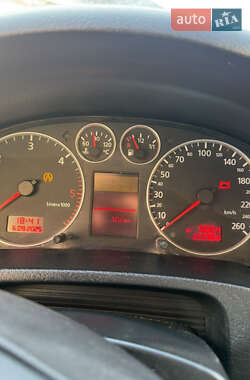 Седан Audi A6 2001 в 