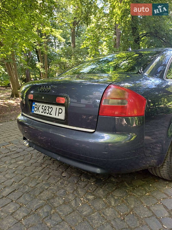Седан Audi A6 2003 в Остроге