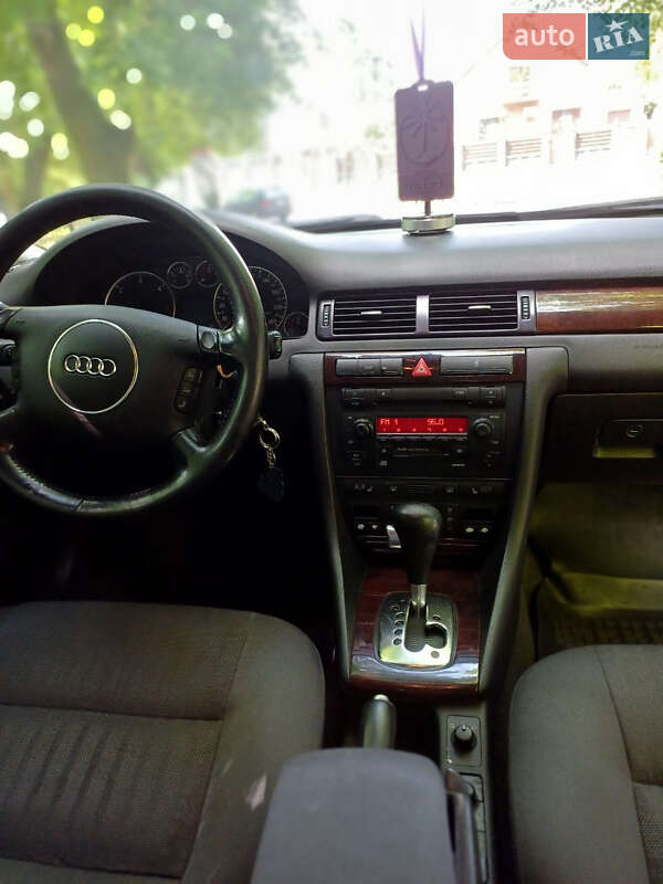 Седан Audi A6 2003 в Остроге
