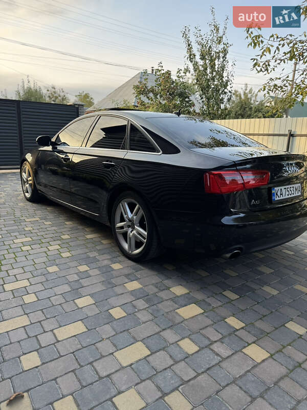 Седан Audi A6 2014 в Коростене
