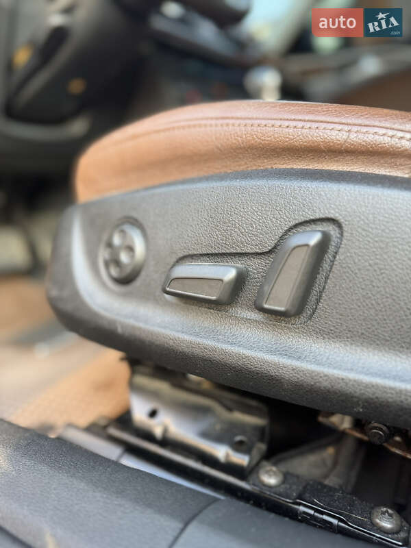 Седан Audi A6 2014 в Коростене