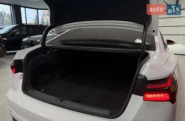 Седан Audi A6 2018 в 