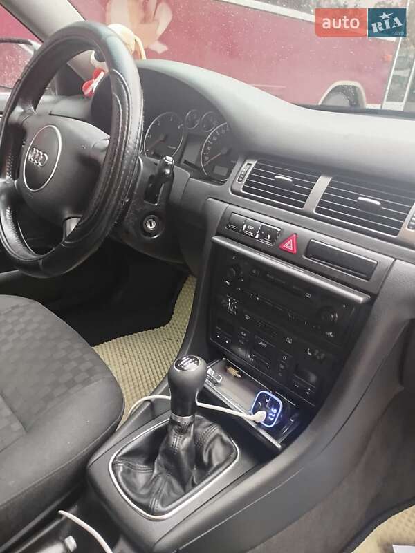 Универсал Audi A6 2001 в Звягеле