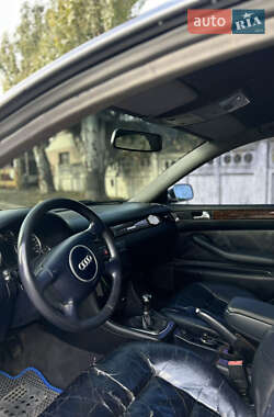 Седан Audi A6 2001 в 