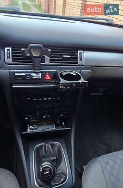 Седан Audi A6 2001 в 