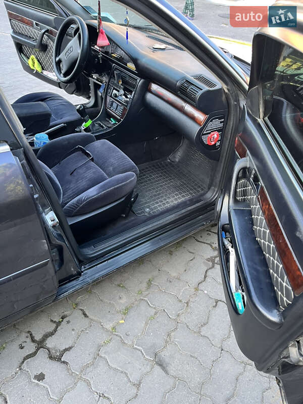 Седан Audi A6 1995 в Львове