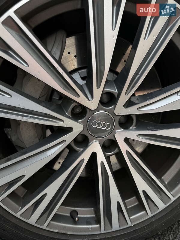 Седан Audi A6 2018 в Киеве