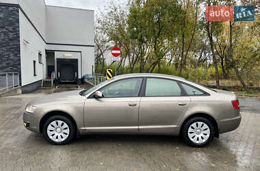 Седан Audi A6 2004 в  фото 4 Седан Audi A6 2004 в