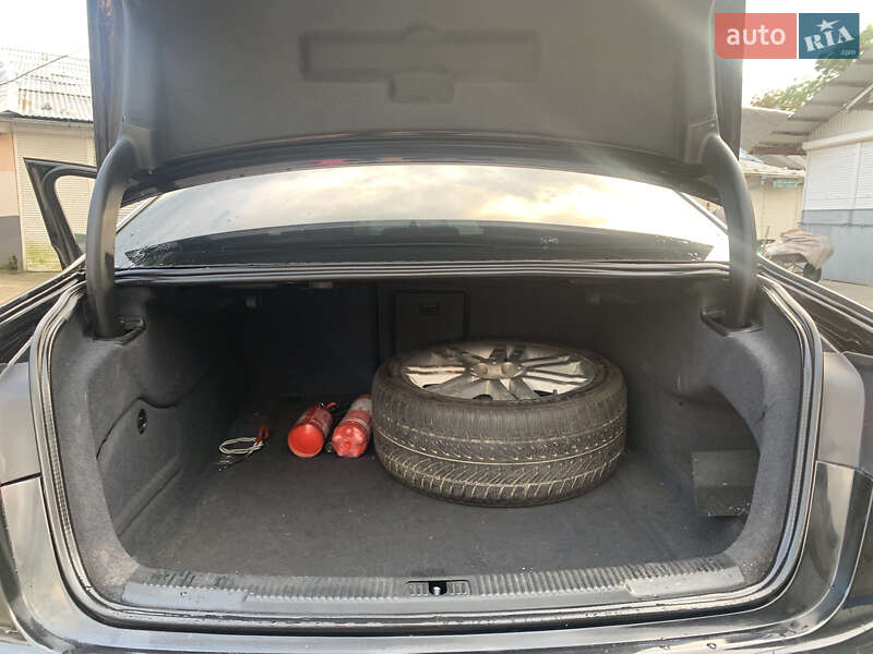 Седан Audi A6 2013 в Надворной