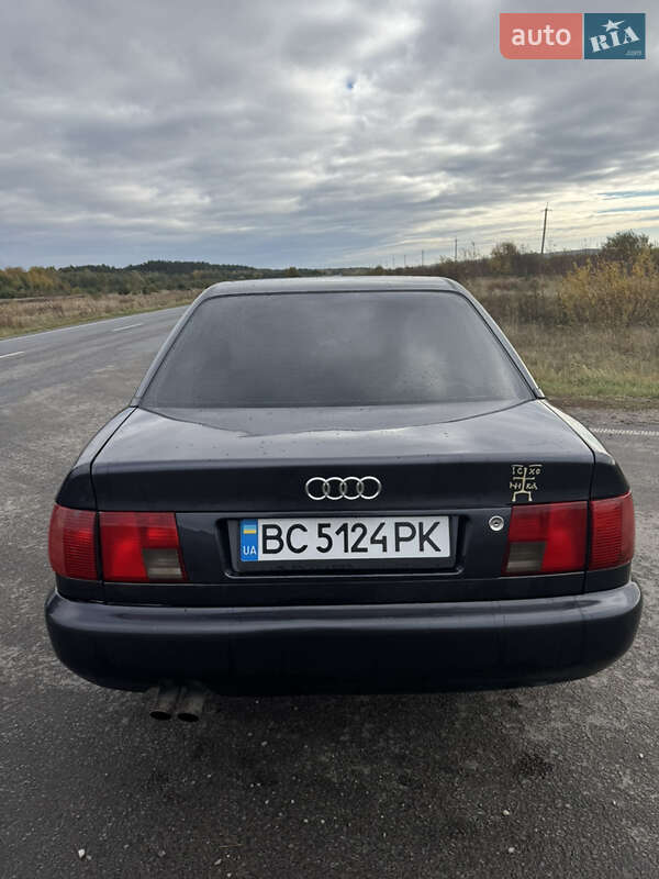 Седан Audi A6 1995 в Жовкві