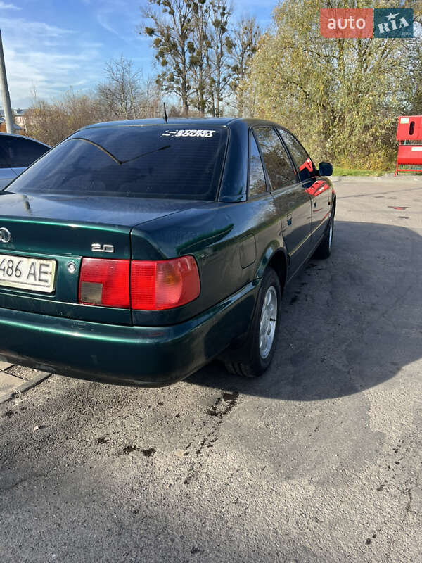 Седан Audi A6 1995 в Жовкві
