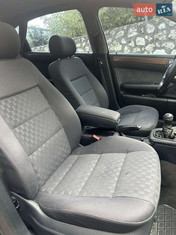 Седан Audi A6 2000 в Волочиске