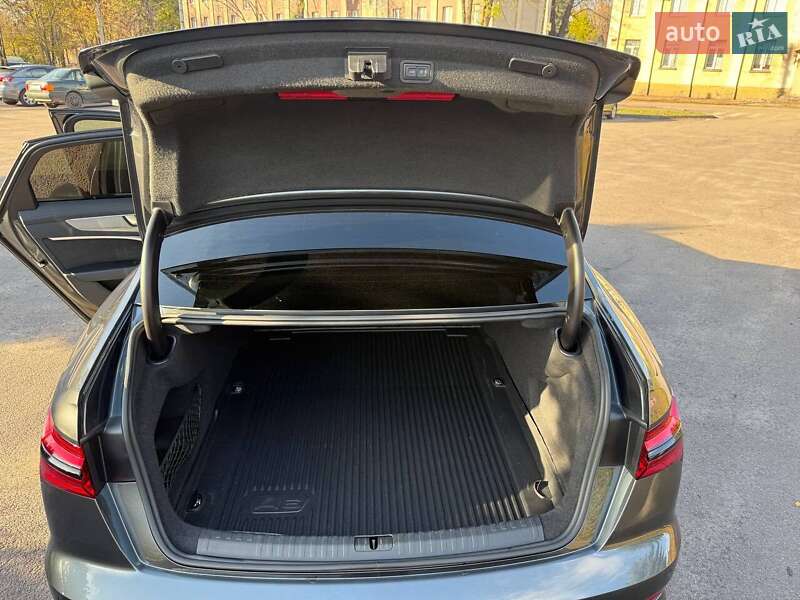 Седан Audi A6 2018 в Днепре