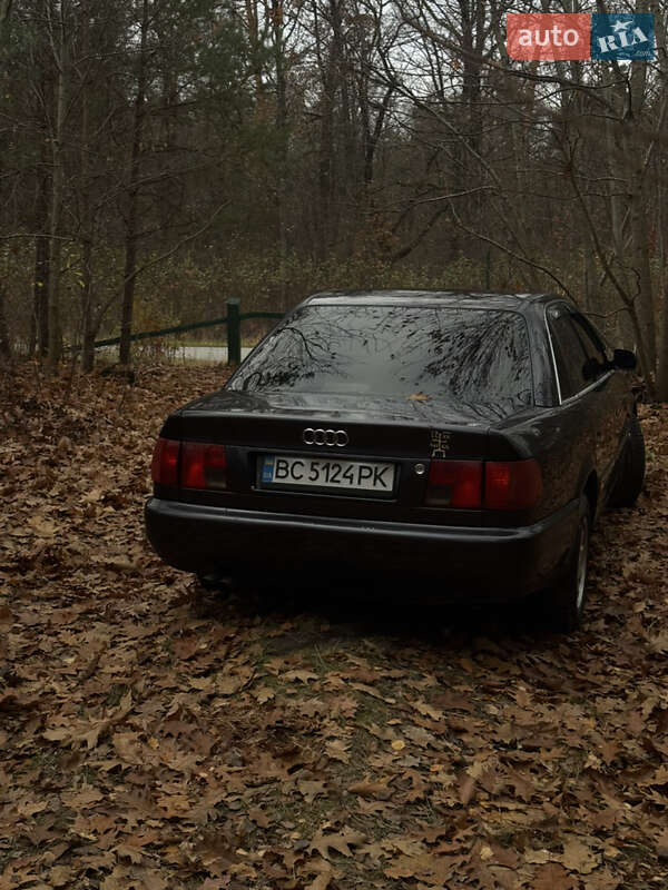 Седан Audi A6 1995 в Жовкві