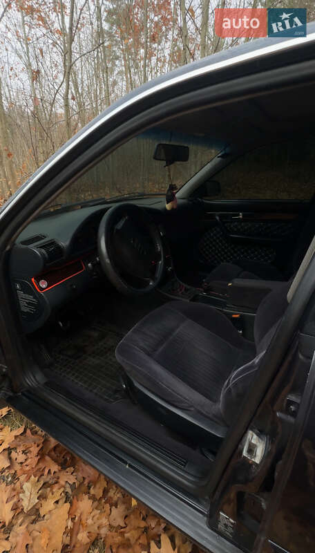 Седан Audi A6 1995 в Жовкві