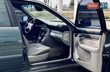 Седан Audi A6 1997 в Звягеле