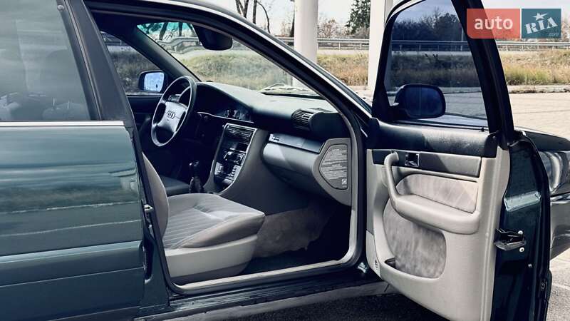 Седан Audi A6 1997 в Звягеле