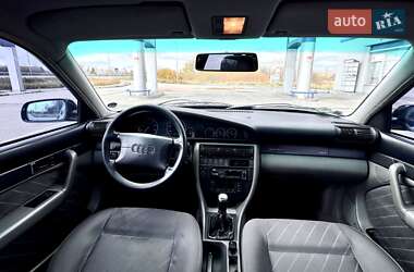 Седан Audi A6 1997 в Звягеле