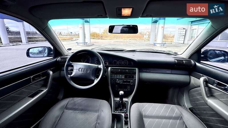 Седан Audi A6 1997 в Звягеле