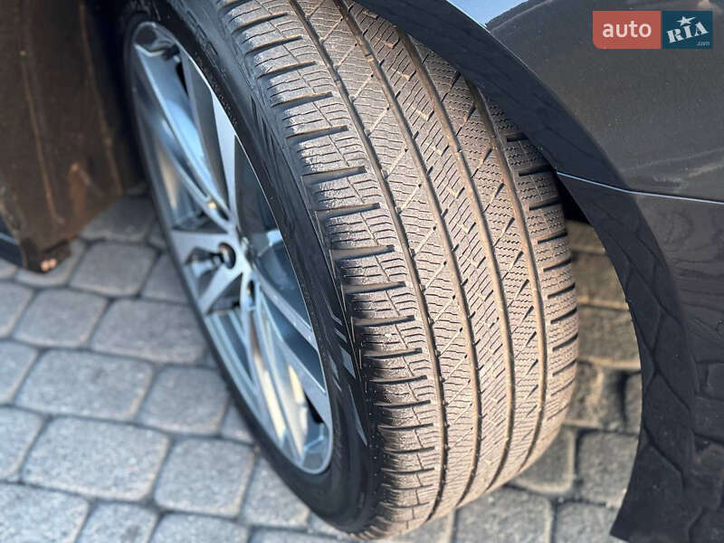 Седан Audi A6 2021 в Радивиліві