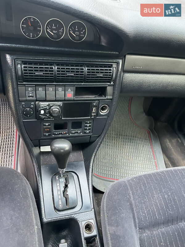 Седан Audi A6 1995 в Чернівцях