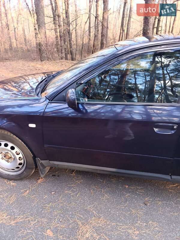 Седан Audi A6 2000 в Обухове