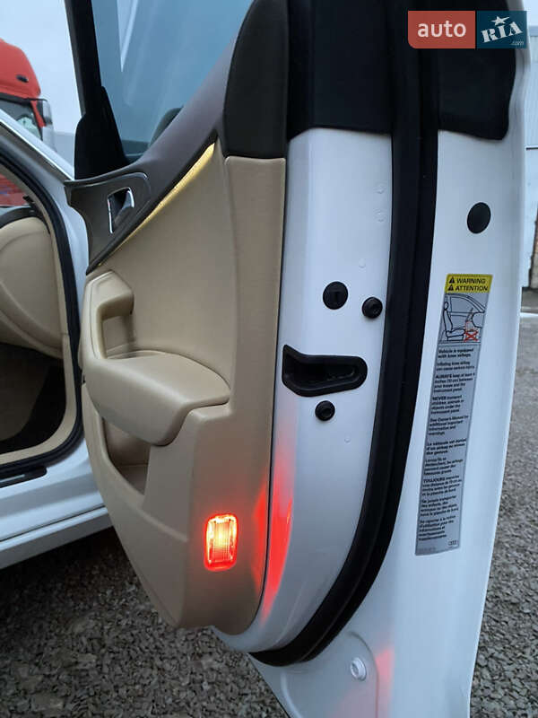 Седан Audi A6 2014 в Рівному