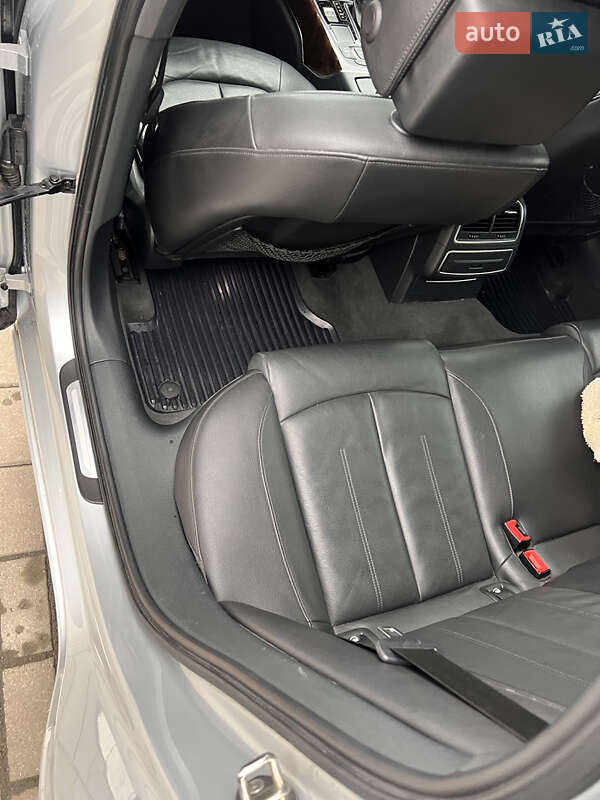 Седан Audi A6 2013 в Староконстантинове