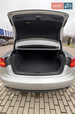 Седан Audi A6 2013 в Староконстантинове