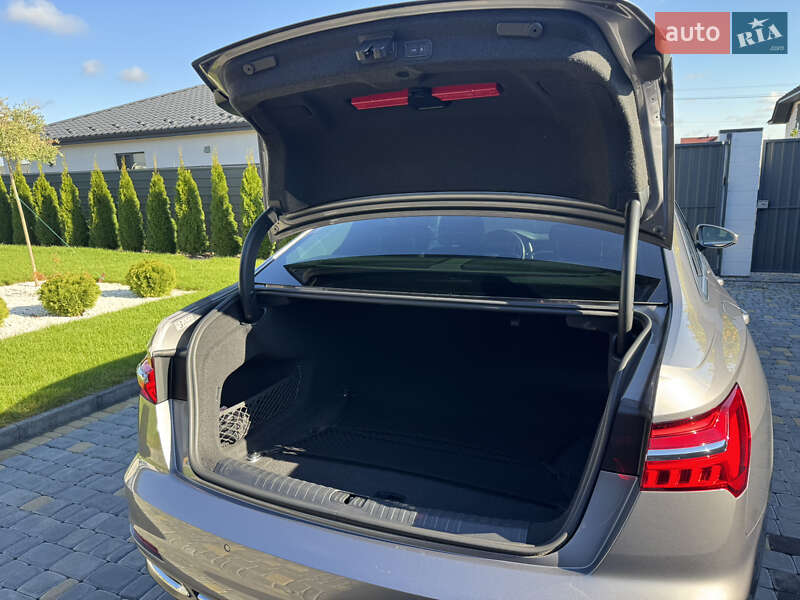 Седан Audi A6 2019 в Вараше