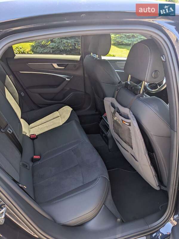 Седан Audi A6 2022 в Львове