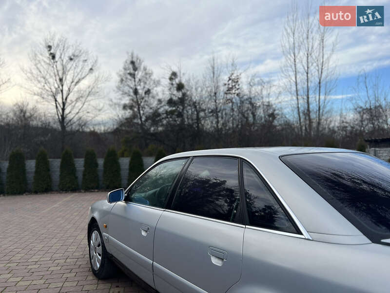 Седан Audi A6 1995 в Жовкве