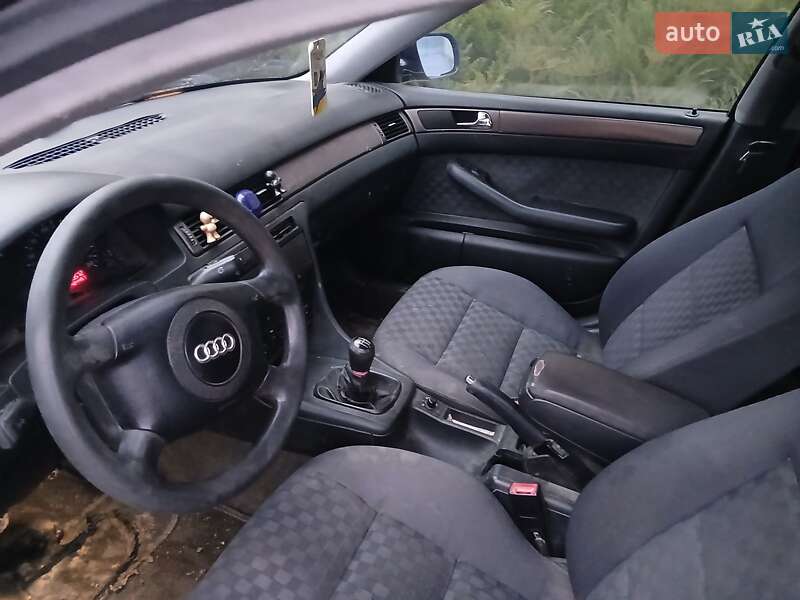 Седан Audi A6 2001 в Хотині