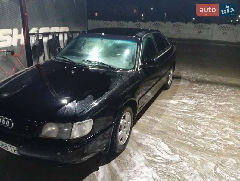 Седан Audi A6 1995 в Жовкві