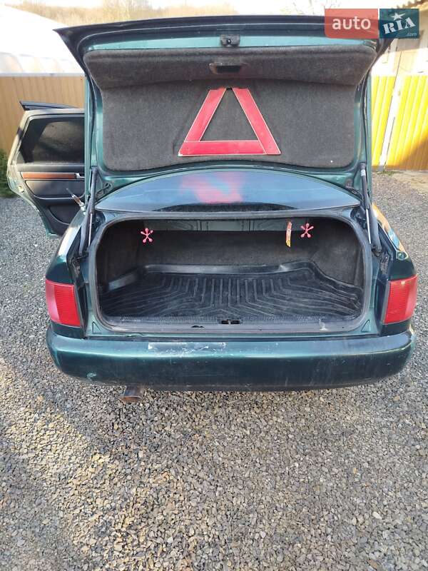 Седан Audi A6 1995 в Виноградові