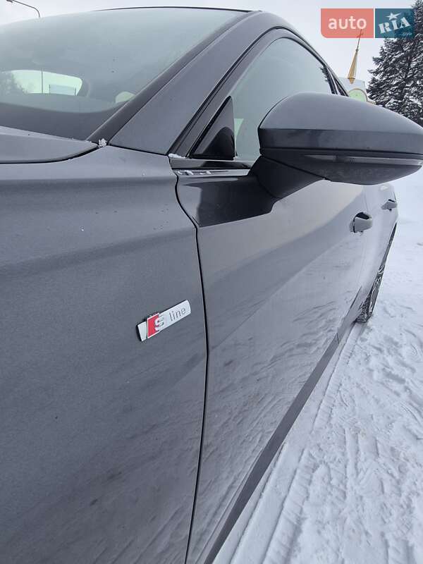 Седан Audi A6 2022 в Львове