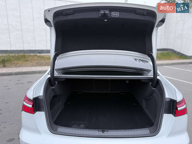 Седан Audi A6 2021 в Сумах