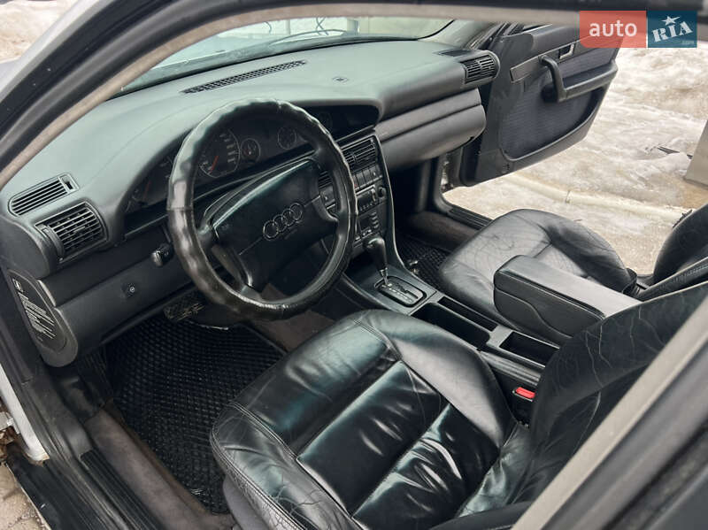 Седан Audi A6 1995 в Жовкві