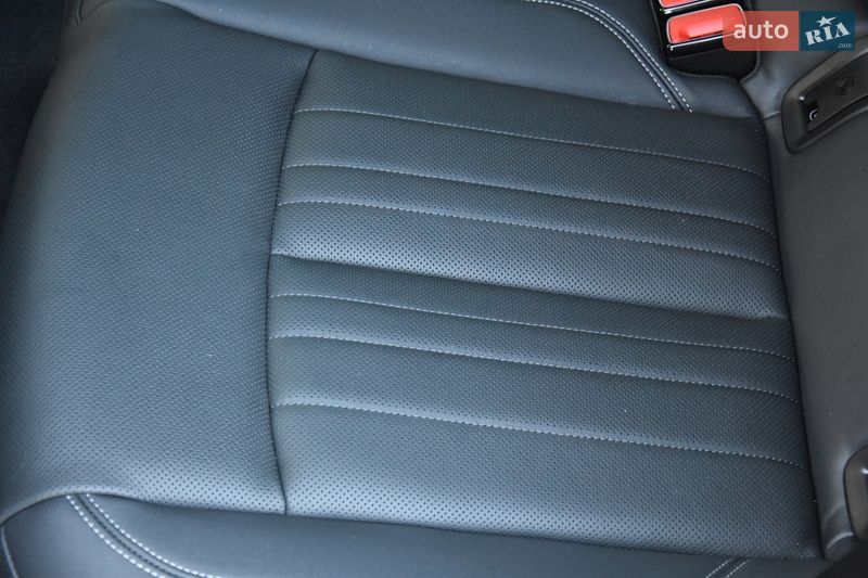 Седан Audi A6 2023 в Львове