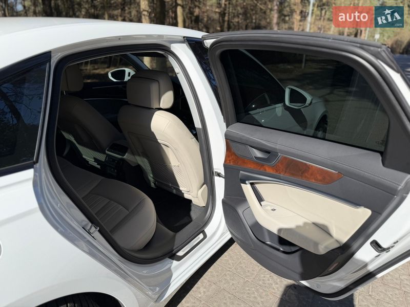Седан Audi A6 2022 в Львове