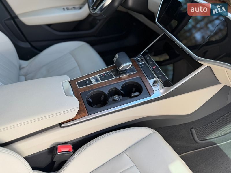 Седан Audi A6 2022 в Львове