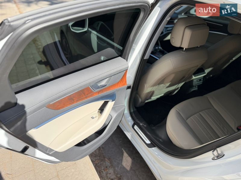 Седан Audi A6 2022 в Львове