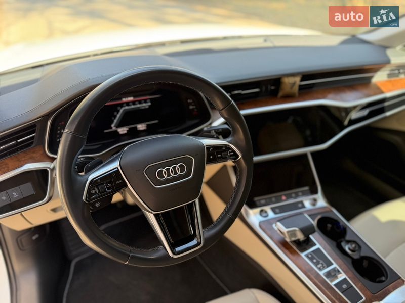 Седан Audi A6 2022 в Львове