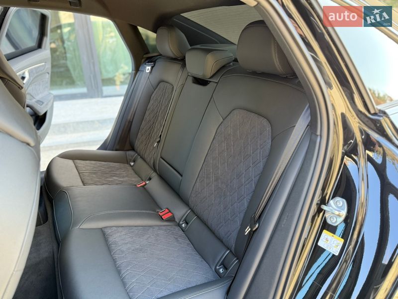 Седан Audi A6 2025 в Львове